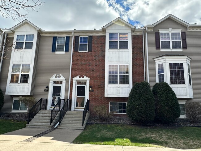 Building Photo - 405 Village Pkwy
