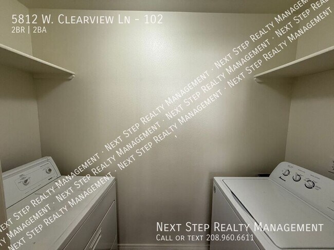Building Photo - 5812 W Clearview Ln
