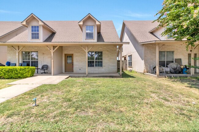 Building Photo - 200 Sandstone Dr