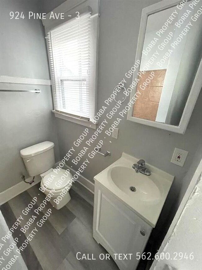 Building Photo - 924 Pine Ave