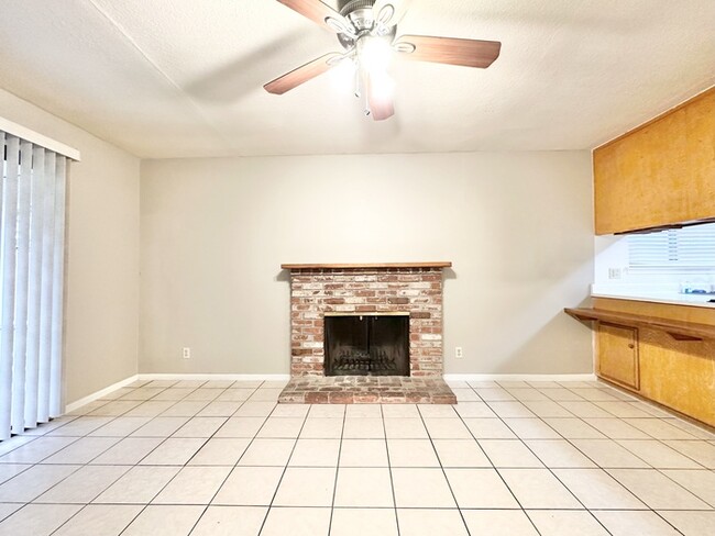 Building Photo - Beautiful 3 bedroom 2 bathroom Sacramento !