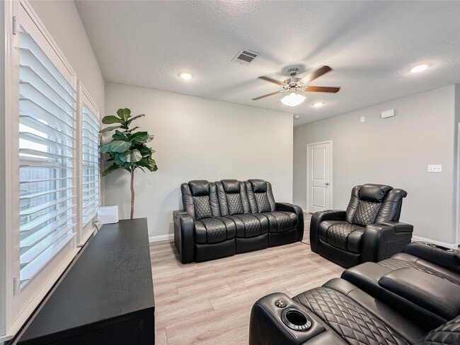 Building Photo - 727 Rd 5105