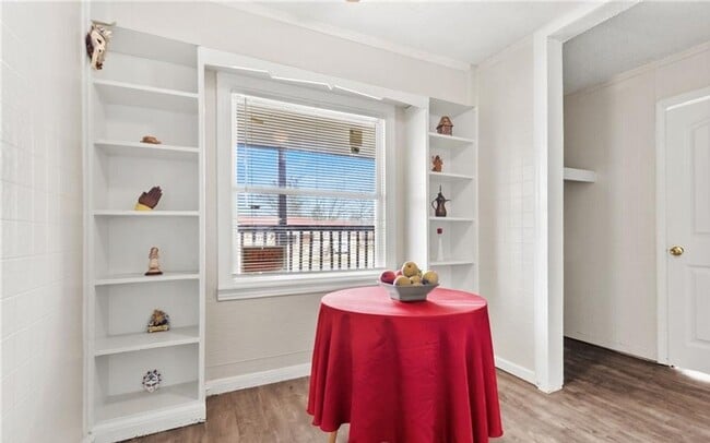 Building Photo - Updated 4-bedroom 2-bathroom home!  Housin...