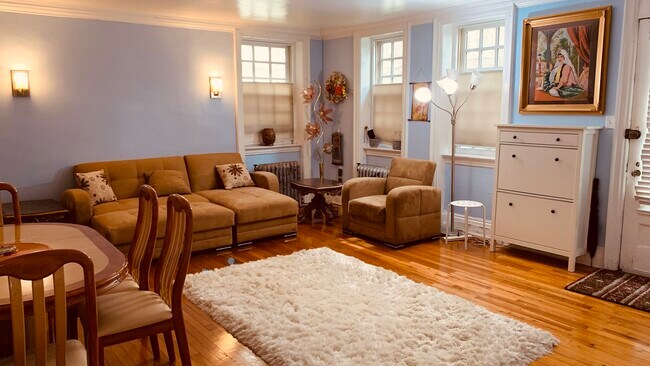 Building Photo - 4625 Pine St