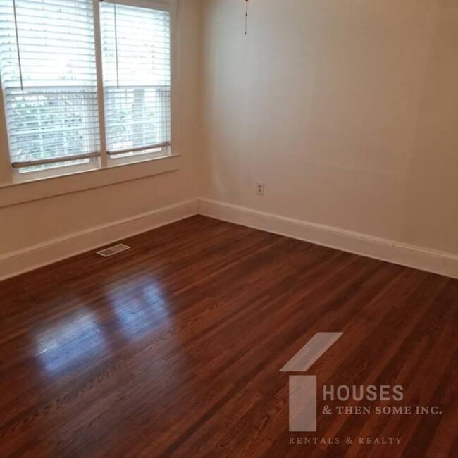 Building Photo - 203 W Faris Rd