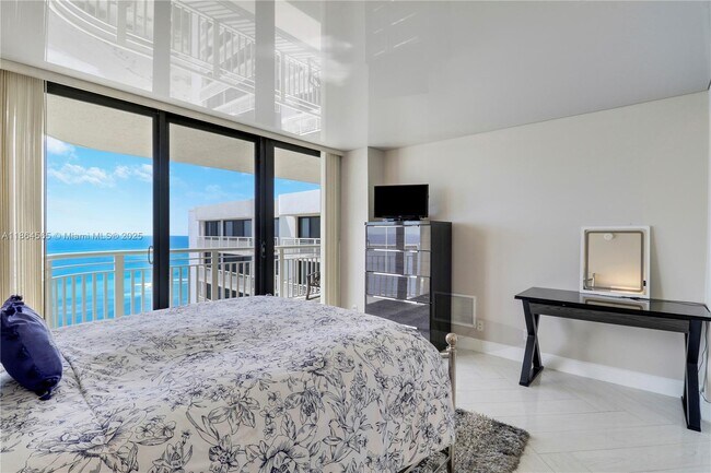 Building Photo - 3000 N Ocean Dr