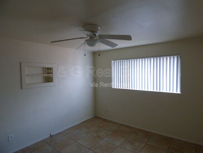 Building Photo - 1309 W 7th Pl