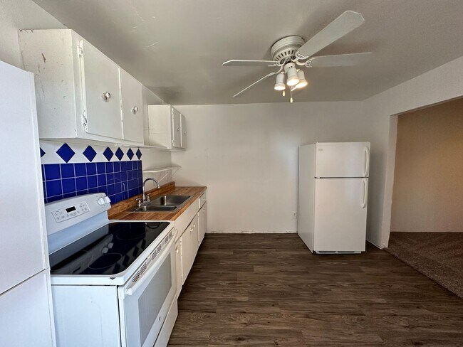 Building Photo - 170 E Morelos St