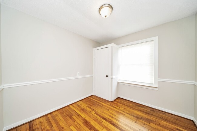 Building Photo - Charming 3-Bedroom Home in a Quiet, Convenient Neighborhood!