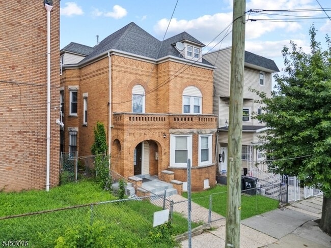 Building Photo - 53 2nd Ave