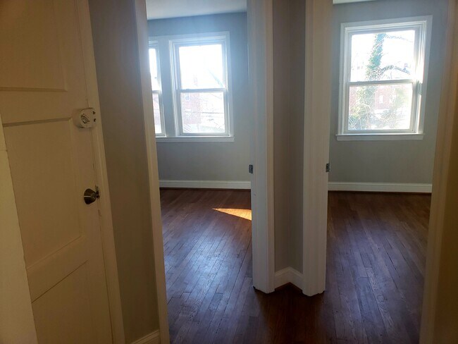 Building Photo - 5644 Midwood Ave