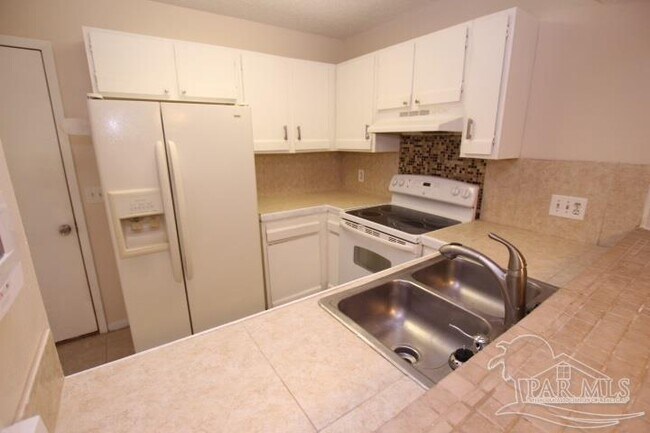 Building Photo - 1370 Pinnacle Dr