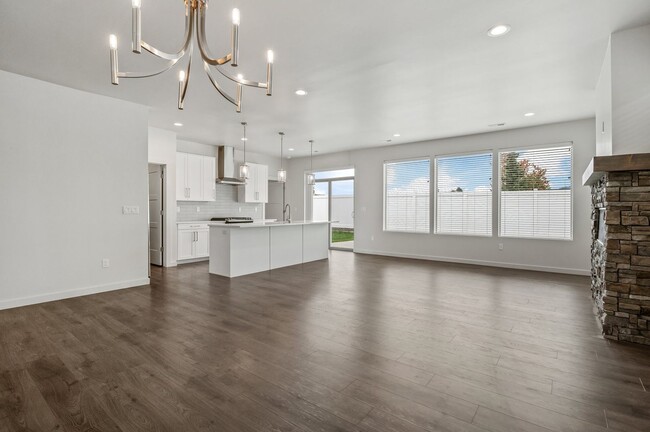 Building Photo - CDA Place Neighborhood- upgraded 3 bed 2 b...