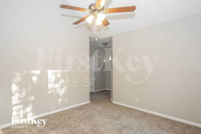 Building Photo - 3216 Castlemaine Dr