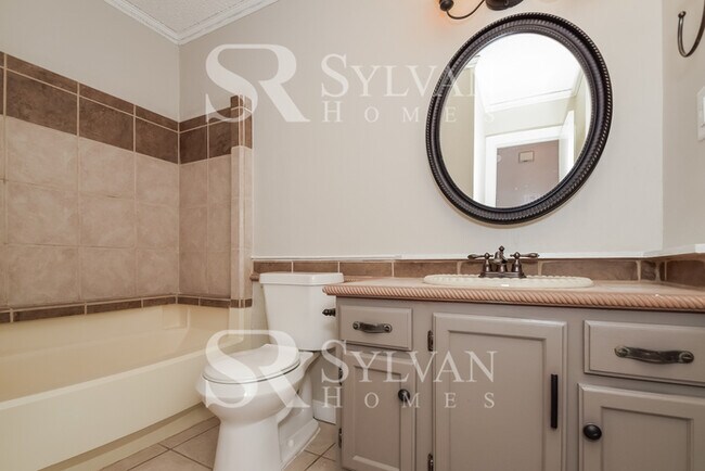 Building Photo - Luxury, Location, and Convenience, it is all HERE!