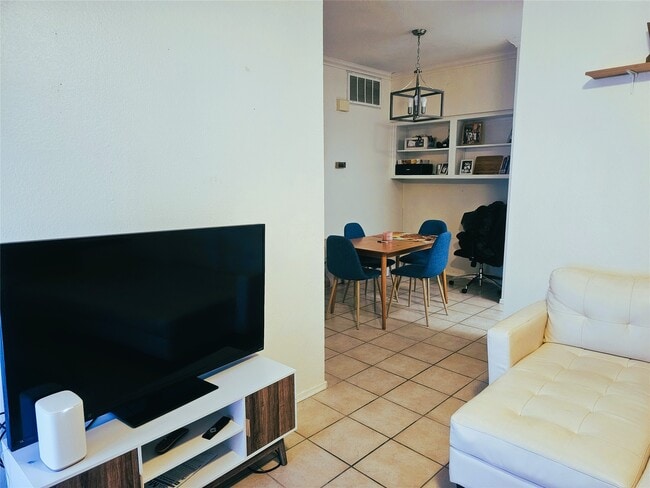 Building Photo - 921 Marine Dr