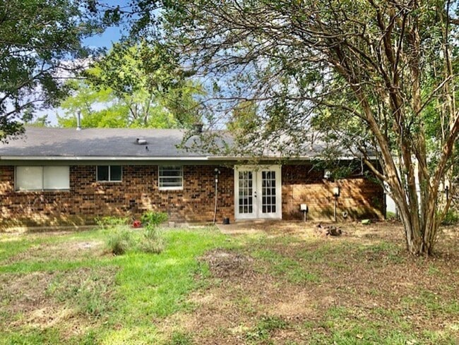 Building Photo - $500 OFF MOVE IN SPECIAL-SOUTH BOSSIER IN ...