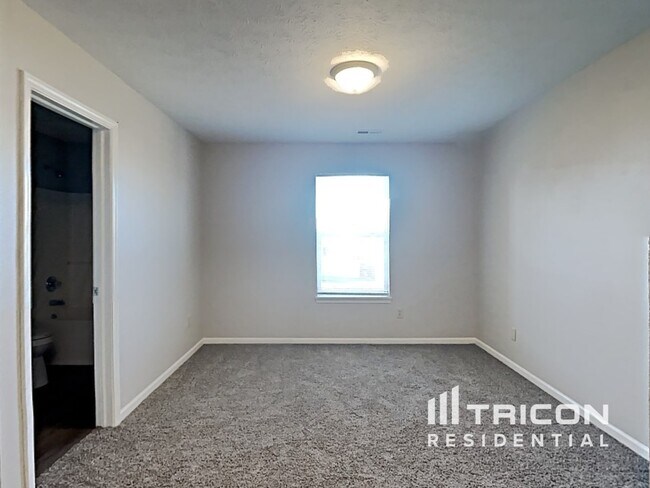 Building Photo - 114 Thistle Wood Dr