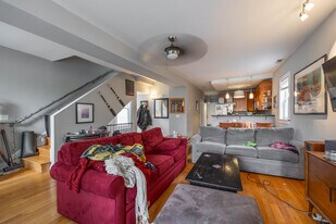 Building Photo - 3023 N Oakley Ave