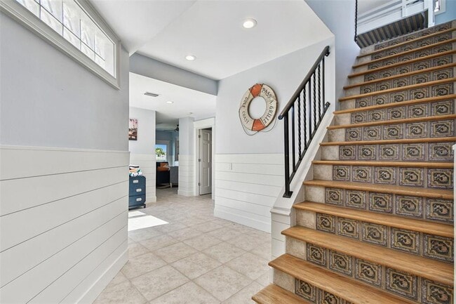 Building Photo - 2822 W Vina Del Mar Blvd