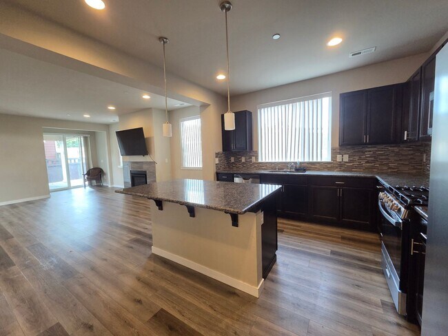 Building Photo - 2524 Jacaranda Ave