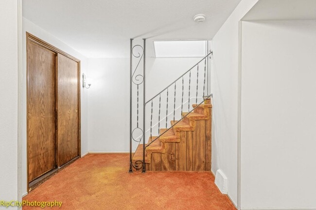 Building Photo - Charming Bungalow in Overlook neighborhood...