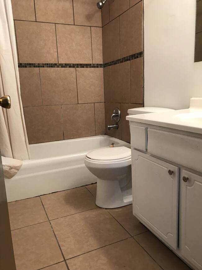 Bathroom - 4858 Izard St