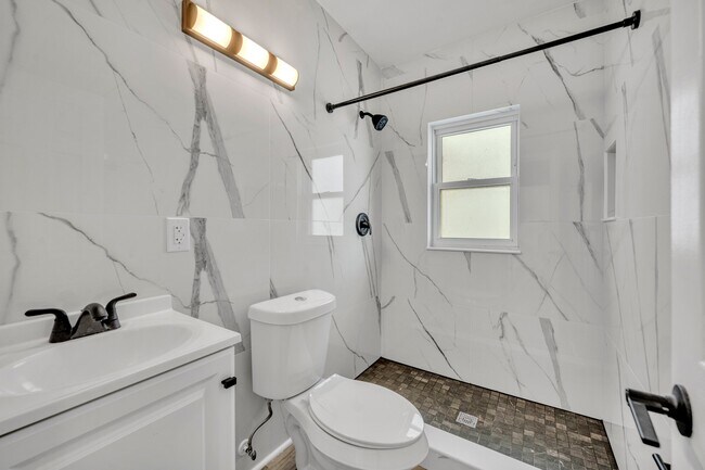 Building Photo - 713 Langston Ct