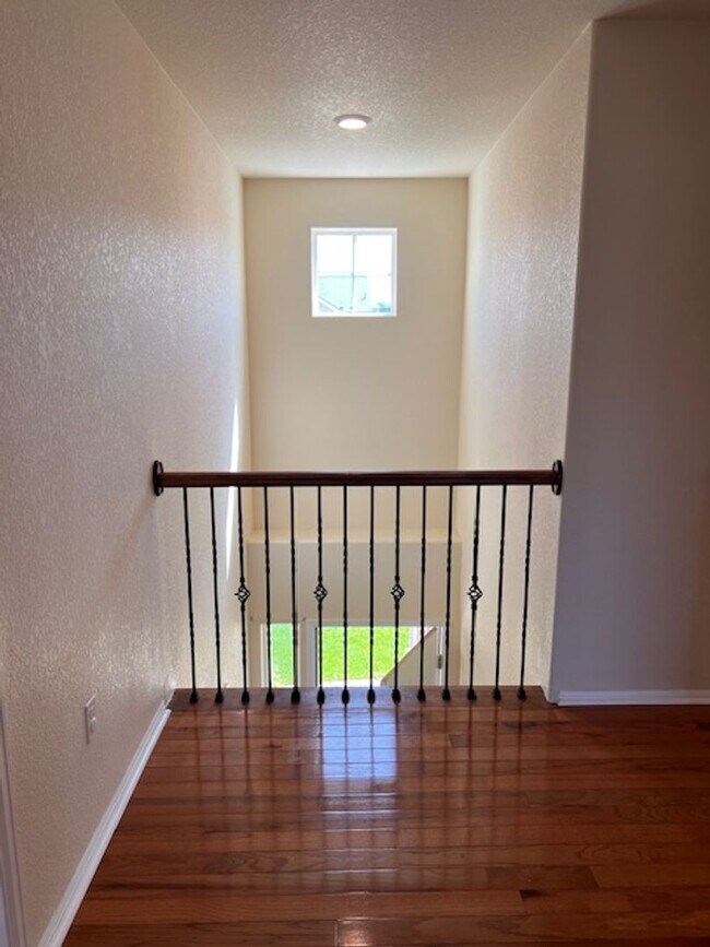 Building Photo - Beautiful Sierra Ridge 4-Bedroom, 3.5-Bath...