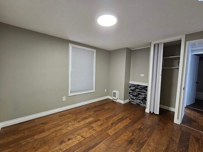 Building Photo - Charming Central Richland Rambler