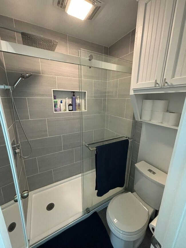 Building Photo - Fully Furnished Baylor Condo