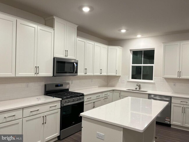 Building Photo - 305 Nickel Ln