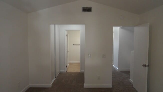 Building Photo - End-Unit 3BR 2.5BA Townhome w/ 2 Car Attached Garage