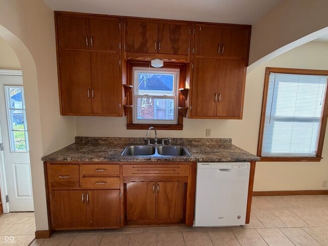 Building Photo - 1437 N Leland Ave