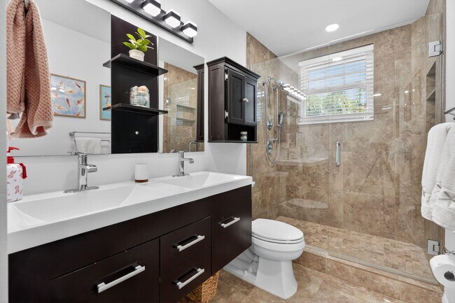 Building Photo - 805 Mainsail Cir