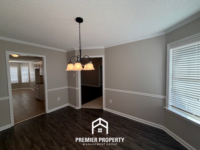 Building Photo - Bright 3BR/2BA Oakland Home w/ Vaulted Ceilings, Fireplace & Fenced Yard