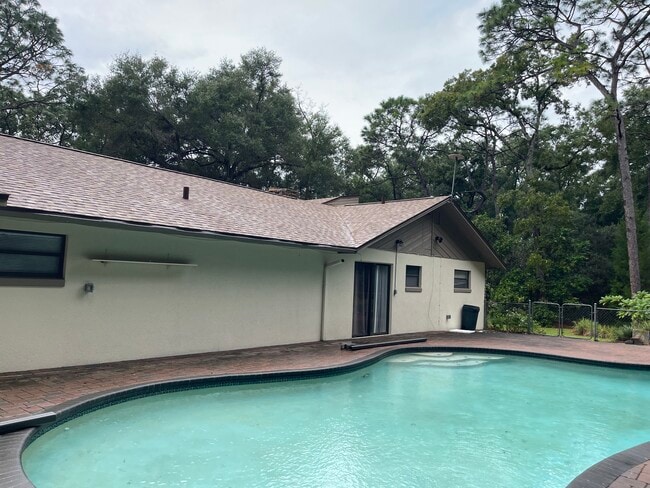 Building Photo - 840 Ferne Dr