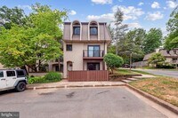 Building Photo - 1635 Valencia Way