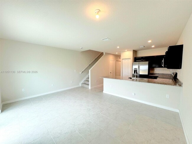 Building Photo - 1054 W Davis Pkwy