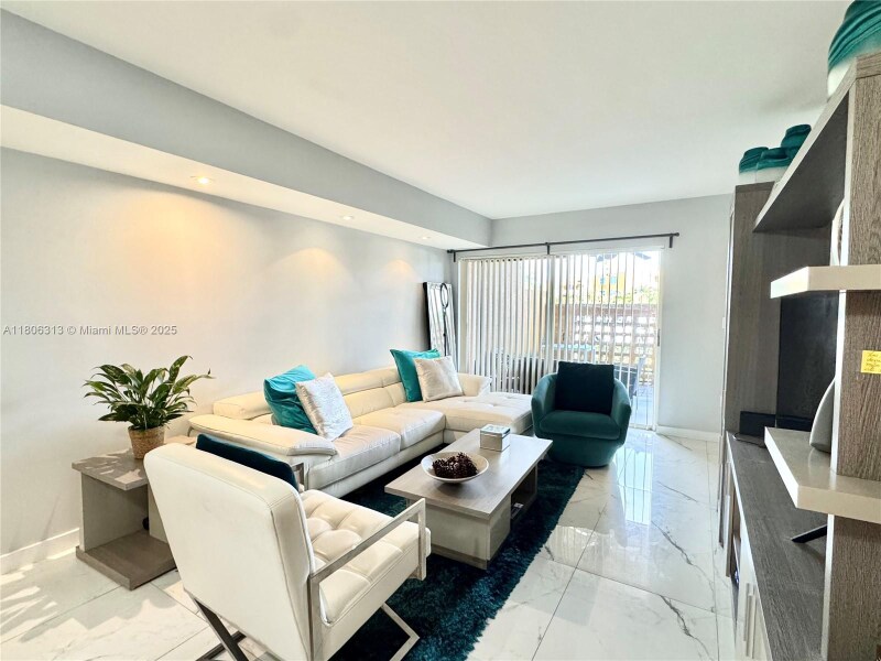 Building Photo - 1 Fontainebleau Blvd