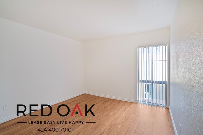 Building Photo - 17830 1/3 Sherman Way-379