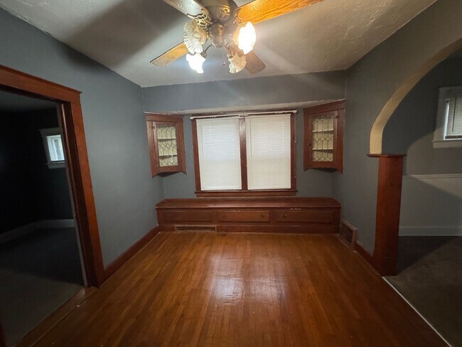 Building Photo - Charming 3-Bedroom Property in Prime Location