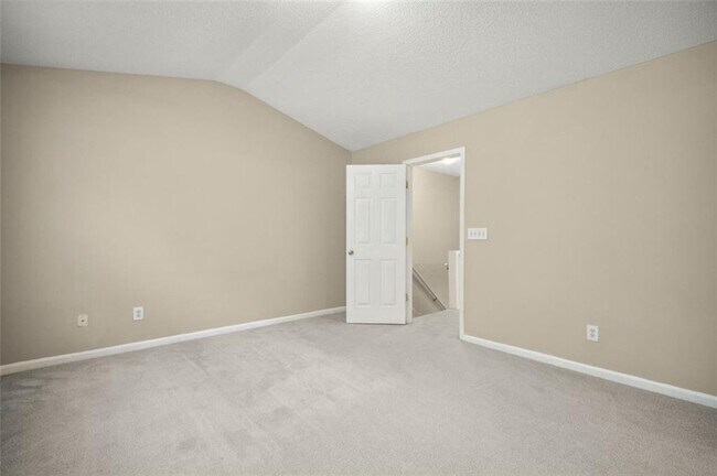 Building Photo - 14 Highoak Dr