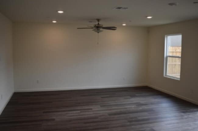 Building Photo - 781 Irma Dr