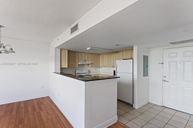 Building Photo - 3000 Coral Wy