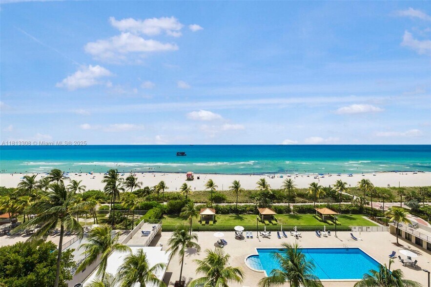 Building Photo - 2625 Collins Ave