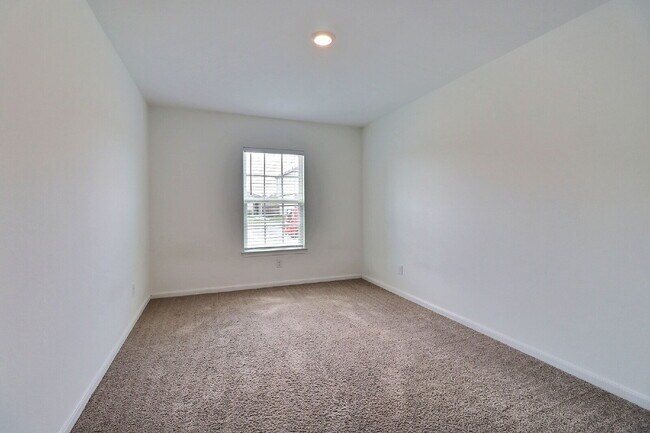Building Photo - "Charming 4-Bedroom Oasis with 2 Full Baths in Von Ormy – Spacious 1794 sq ft Gem!"