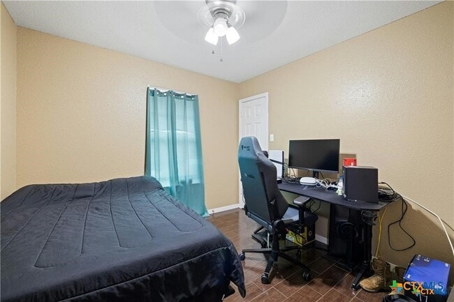 Building Photo - 3210 Raven Dr