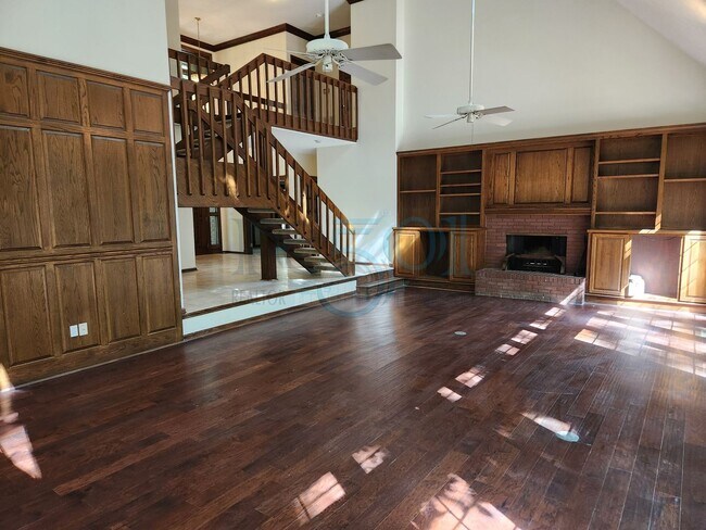 Building Photo - RARE exquisite home on acreage in the heart of West Little Rock!