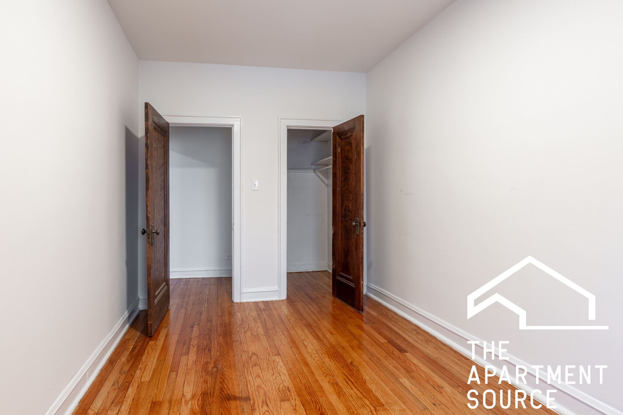 Building Photo - 4921 W Berteau Ave